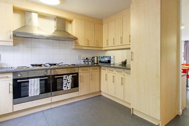 1 bed flat, De Walden Way, City Centre, Bradford, BD71BD - Image 4
